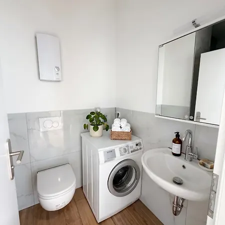 Geraeumige & Moderne Im Herzen Duesseldorfs Dusseldorf