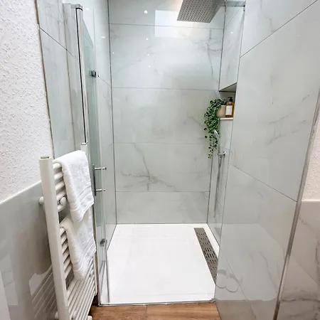 Apartment Geraeumige & Moderne Im Herzen Duesseldorfs Dusseldorf