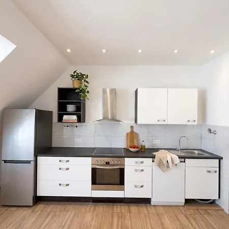 Apartment Geraeumige & Moderne Im Herzen Duesseldorfs *